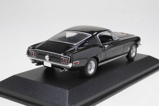Ford Mustang 1968, musta