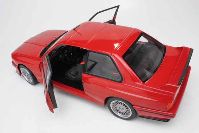 BMW M3 Sport Evo (e30) 1990, punainen