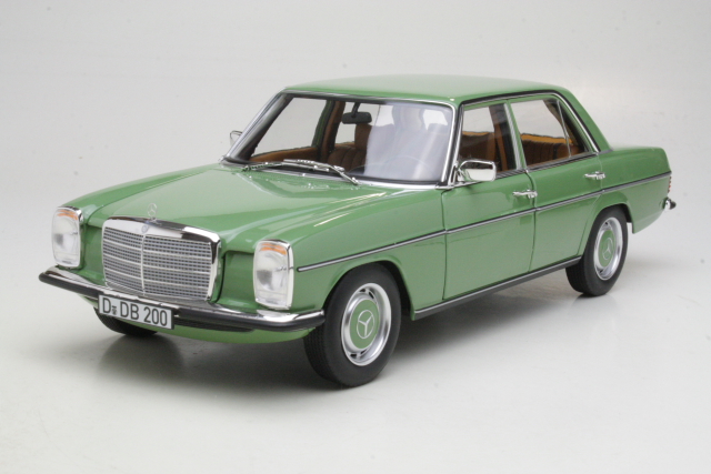 Mercedes 200 (w115) 1973, vihreä