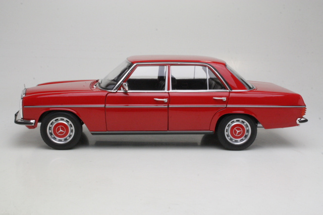 Mercedes 200 (w115) 1973, punainen