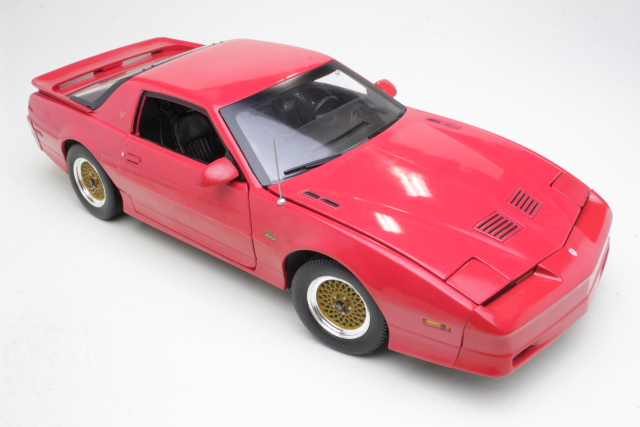 Pontiac Trans Am GTA 1988, punainen