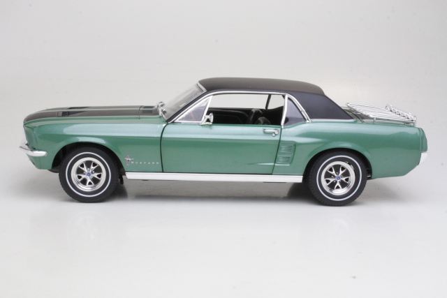 Ford Mustang Coupe 1967, vihreä "Ski Country Special"