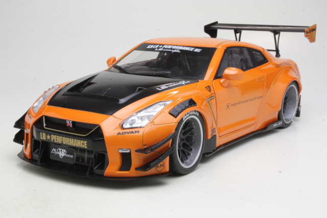 Nissan GTR 35 LB Work Type 2, oranssi