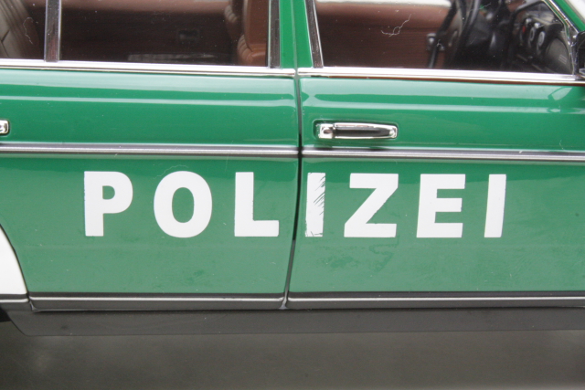 Mercedes 200 (w123) 1976 "Polizei" (B-LAATU) - Sulje napsauttamalla kuva