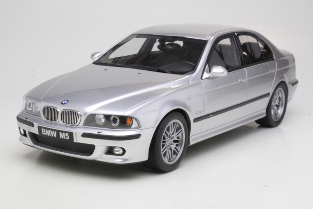 BMW M5 (e39) 2002, hopea