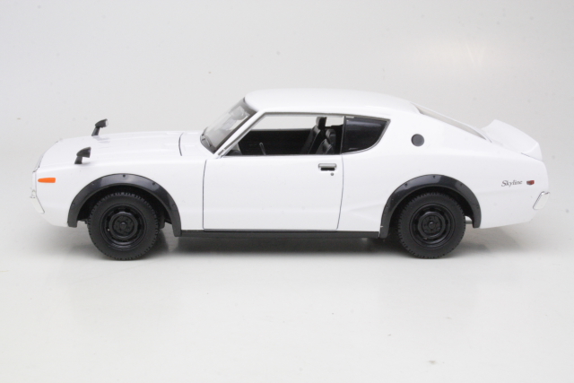 Nissan Skyline 2000 GT-R 1973, valkoinen