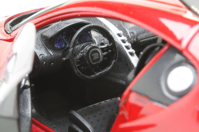 Bugatti Divo 2019, punainen