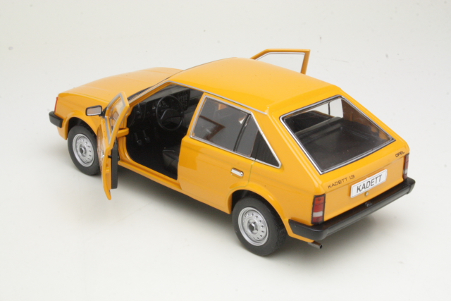 Opel Kadett D 1979, oranssi