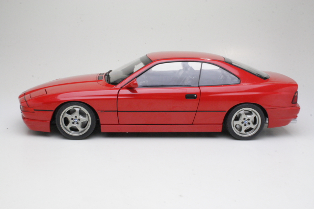 BMW 850 CSI (e31) 1990, punainen