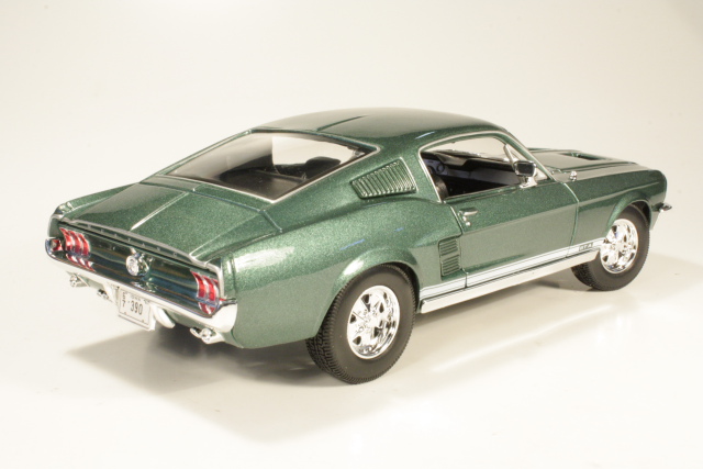 Ford Mustang Fastback 1967, vihreä