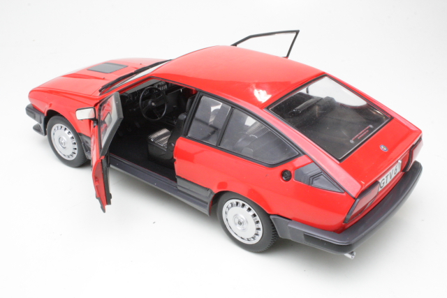 Alfa Romeo GTV6 1984, punainen