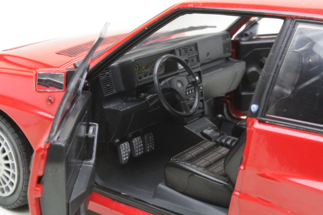 Lancia Delta HF Integrale 16V 1991, punainen