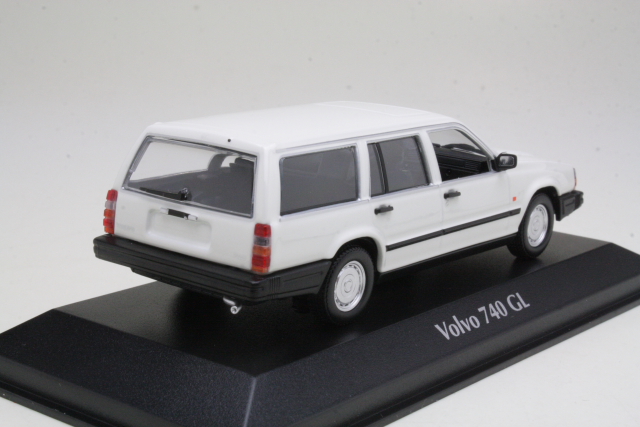 Volvo 740 Break 1986, valkoinen