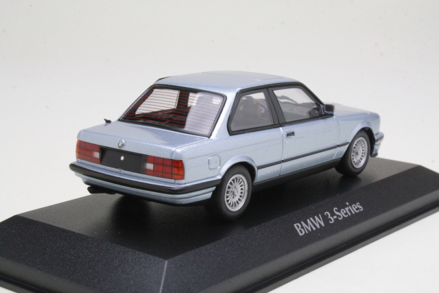BMW 3-series (e30) 1989, vaaleansininen