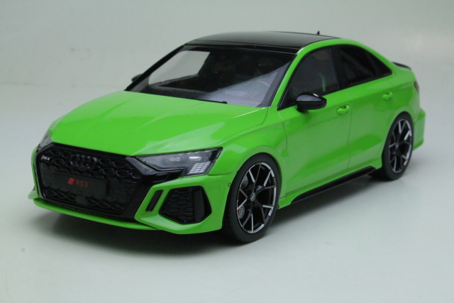 Audi RS3 Limousine 2022, vihreä