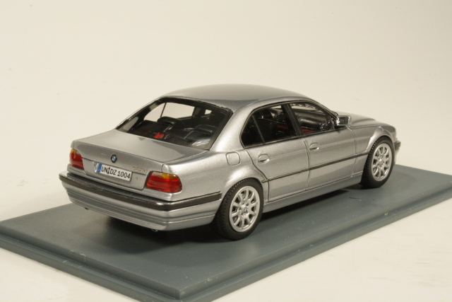 BMW 740D (E38) 2000, hopea