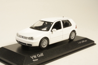 VW Golf 4 1997, valkoinen