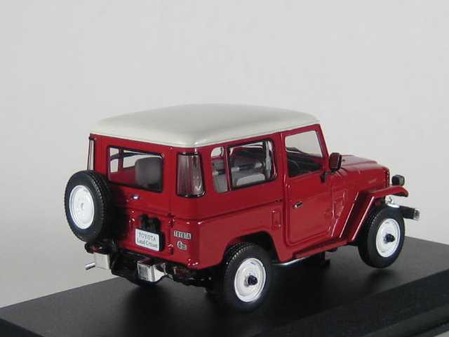 Toyota Land Cruiser BJ40 1974, punainen