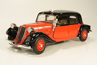 Citroen Traction 11B 1938 "Taxi", punainen/musta