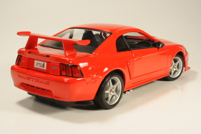 Ford Mustang Cobra SVT R 2000, punainen