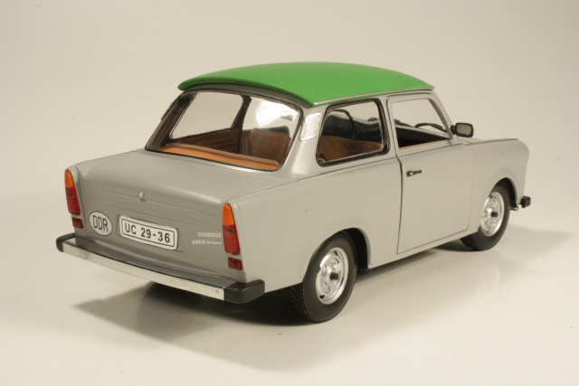 Trabant 601S Deluxe, harmaa/vihreä
