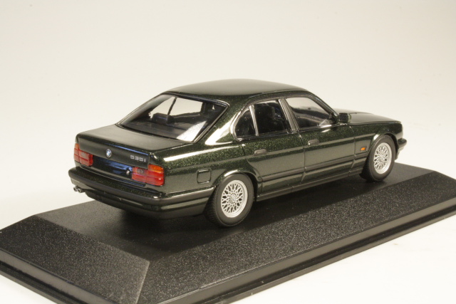 BMW 5-series (e34) 1988, tummanvihreä