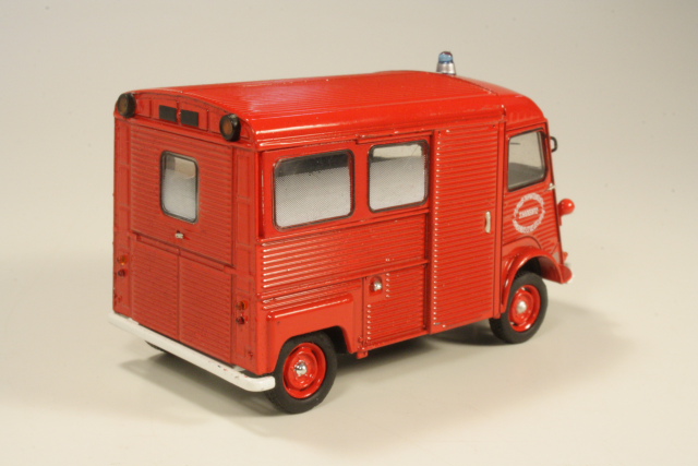 Citroen HY 1969 Ambulanssi, punainen