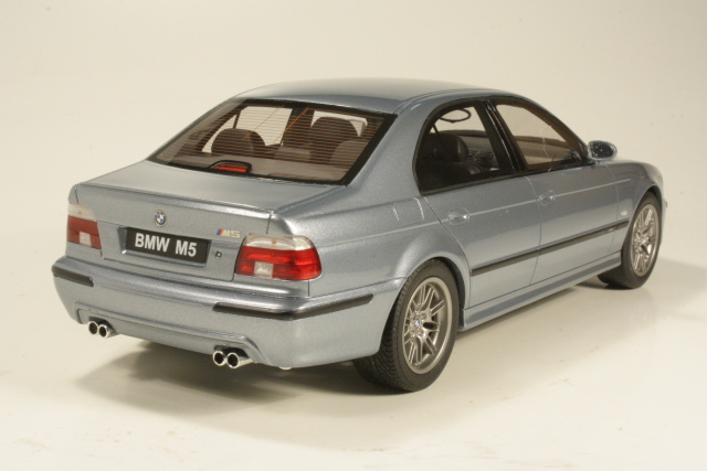 BMW M5 (e39), vaaleansininen