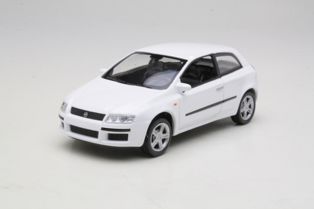 Fiat Stilo 3d 2001, valkoinen