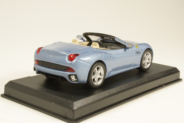 Ferrari California Cabrio, sininen - Sulje napsauttamalla kuva