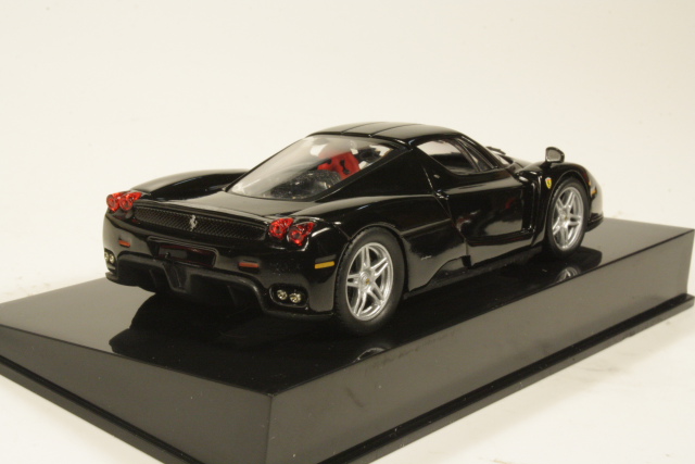 Ferrari Enzo, musta