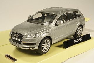 Audi Q7, harmaa