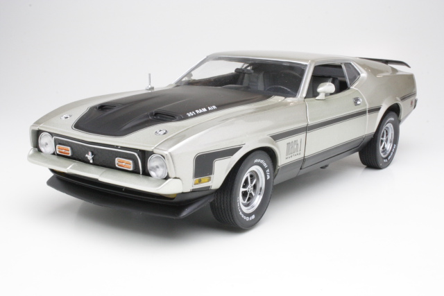 Ford Mustang Mach 1 1971, beige