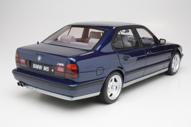 BMW M5 (E34) 1992, sininen