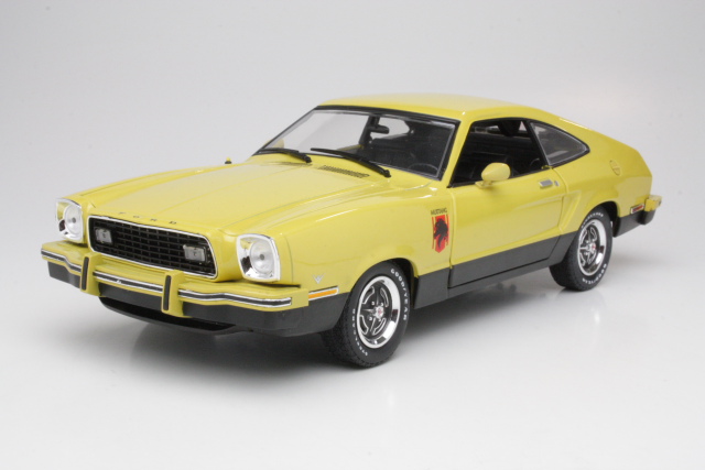 Ford Mustang II Stallion 1976, keltainen