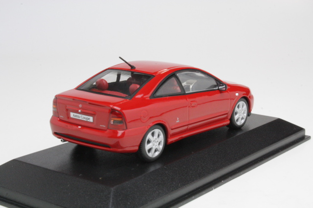 Opel Astra Coupe 2000, punainen