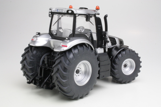 New Holland T8.420 "silver edition"