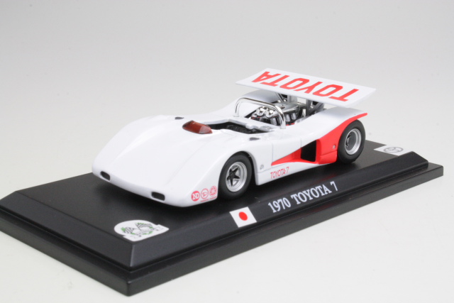 Toyota 7 1970, red/white Toyota 7 1970, red/white
