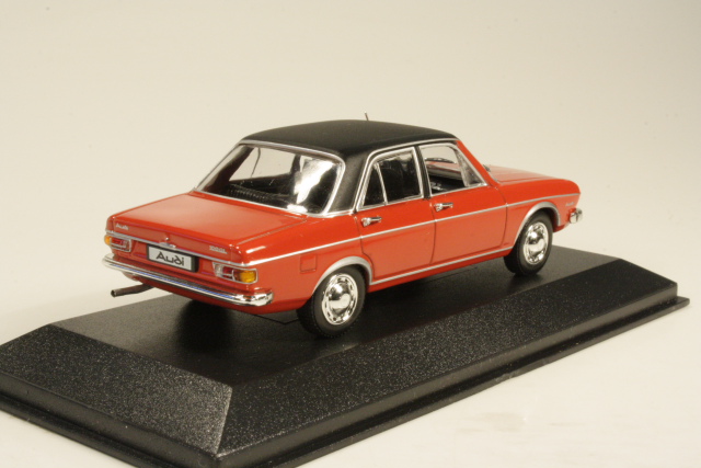 Audi 100 1969, punainen/musta