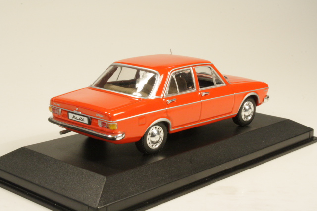 Audi 100 1969, punainen