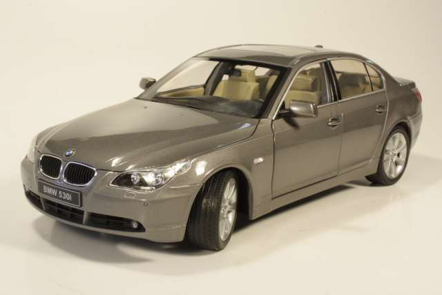 BMW 530i 2004, graphite grey [RV8841] - 42,95€ : Automodels, Scale