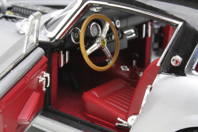 LE313 ELITE N2048 Voiture 1/18 Ferrari 410 Superamerica silver EDL