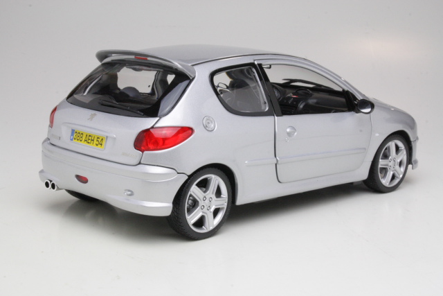 1/18 : La Peugeot 206 RC de Norev se décline en bleu Récif