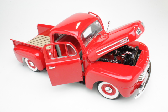 Ford F-1 Pick-Up 1948, red