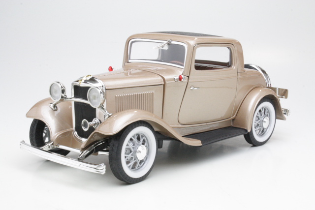 Ford 3-Window Coupe 1932, beige - Sulje napsauttamalla kuva