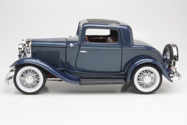 Ford 3-Window Coupe 1932, blue