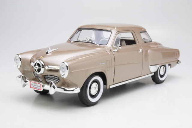 Studebaker Champion 1950, beige - Sulje napsauttamalla kuva