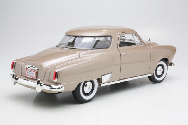 Studebaker Champion 1950, beige - Sulje napsauttamalla kuva