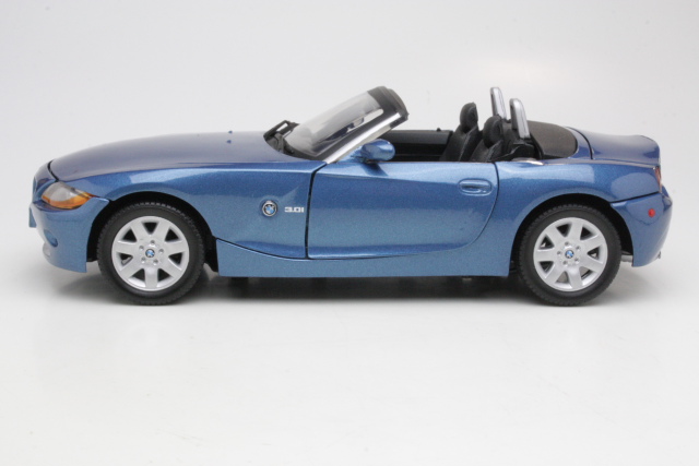 BMW Z4 (E85), blue