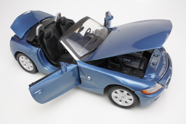 BMW Z4 (E85), blue